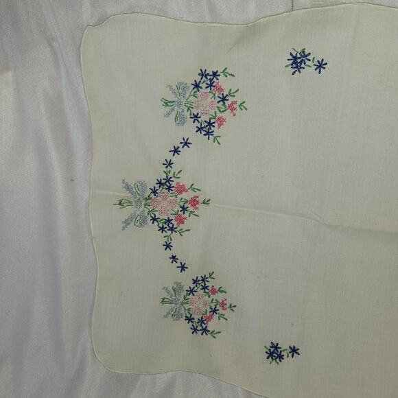 Vintage Embroidered Floral Design Table Runner 40" x 16" Blue Green Pink White - Picture 11 of 13